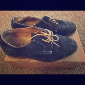 Blue Suede derby shoes.